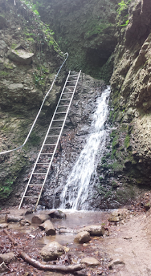 Rám-szakadék (ruta de las cascadas) y Dobogókő