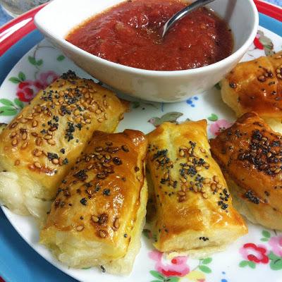 Hojaldritos De Mozzarella Con Dip De Tomate Hojaldritos De Mozzarella Con Dip De Tomate