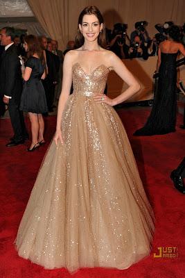 Anne Hathaway Red Carpet Review