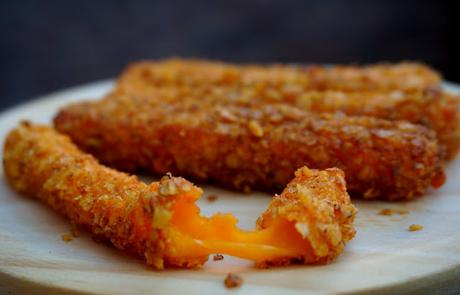 Queso frito rebozado con nachos