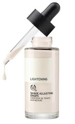 Conseguir el tono de maquillaje perfecto es fácil con Shade Adjusting Drops de The Body Shop.