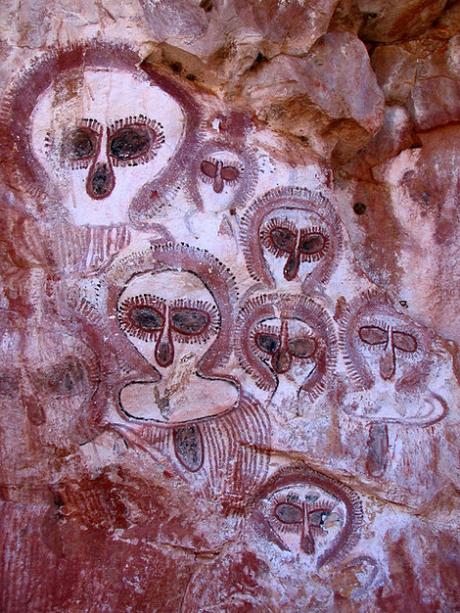 LOS WANDJINAS The Kimberly - Land of the Wandjina Circa 5,000 years old 3
