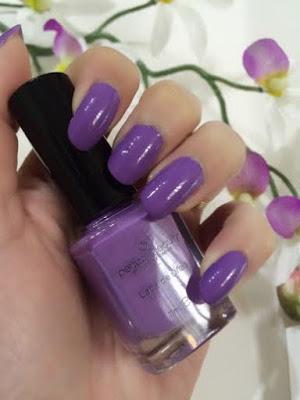 Di adiós a las uñas débiles y abiertas a capas con el endurecedor con diamante de Biogena . Di adiós a las uñas débiles y abiertas a capas con el endurecedor con diamante de Biogena .