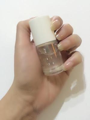 Di adiós a las uñas débiles y abiertas a capas con el endurecedor con diamante de Biogena . Di adiós a las uñas débiles y abiertas a capas con el endurecedor con diamante de Biogena .