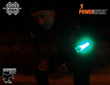 Correr en horas nocturnas ya no es un problema  de seguridad. Mantente visible con la garantía de Power Spurz y Power Armz de FIXGEAR EU