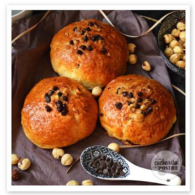 BRIOCHE DE CHOCOLATE Y AVELLANAS / HAZELNUT AND CHOCOLATE BRIOCHE BRIOCHE DE CHOCOLATE Y AVELLANAS / HAZELNUT AND CHOCOLATE BRIOCHE