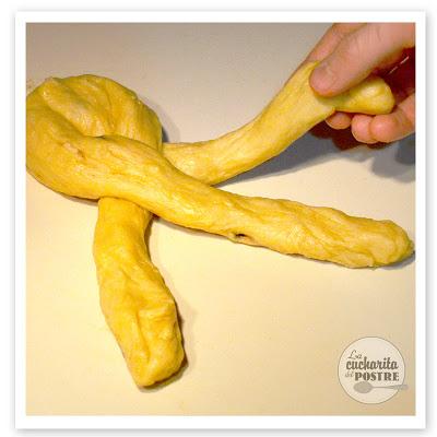 BRIOCHE DE CHOCOLATE Y AVELLANAS / HAZELNUT AND CHOCOLATE BRIOCHE BRIOCHE DE CHOCOLATE Y AVELLANAS / HAZELNUT AND CHOCOLATE BRIOCHE