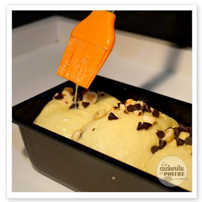 BRIOCHE DE CHOCOLATE Y AVELLANAS / HAZELNUT AND CHOCOLATE BRIOCHE BRIOCHE DE CHOCOLATE Y AVELLANAS / HAZELNUT AND CHOCOLATE BRIOCHE