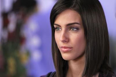 La belleza morena, Jessica Lowndes, cumple 27 años