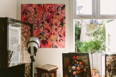En el estudio londinense de una artista floral