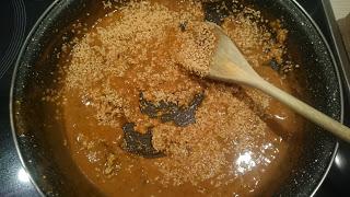 BROCHETAS DE POLLO CON SALSA SATAY (Cenas exóticas) BROCHETAS DE POLLO CON SALSA SATAY (Cenas exóticas)