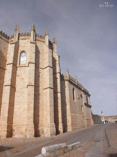 LUGARES ESPECIALES - LA CATEDRAL DE ZAMORA 3 zamora, catedral, tapices flamencos, peñas de santa marta, cruz de carne, casco antiguo, romanico, cimborrio, bizantino, puerta del obispo.