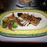 Ensalada de magret de pato, con especias y foie gras. Chutney de higo