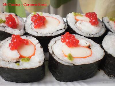 MAKI SUSHI DE LANGOSTINOS Y SURIMI CON HUEVAS DE MUJOL