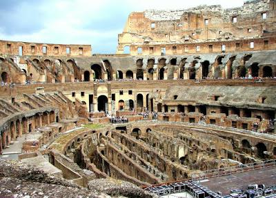 El Anfiteatro Flavio o el Colosseo... llamadlo como queráis, pero si estáis en Roma no dejéis de visitarlo!