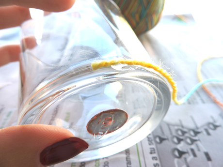 DIY: Reciclando velas y botes, ¡súper fácil y rápido! diy, fácil, bonito, vasos de cristal, sencillo, rápido, barato, económico, velas, portavelas, vasos de velas, botes, decoración, otoño, lana, cuerda, manualidad