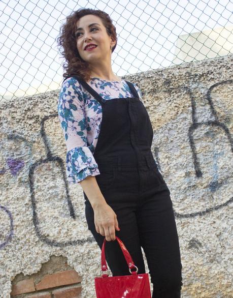 Combina Peto Vaquero con Flores-Combine Denim Overalls with Flowers