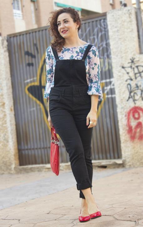 Combina Peto Vaquero con Flores-Combine Denim Overalls with Flowers