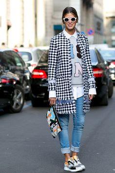 STREET STYLE INSPIRATION; WHITE SNEAKERS.-