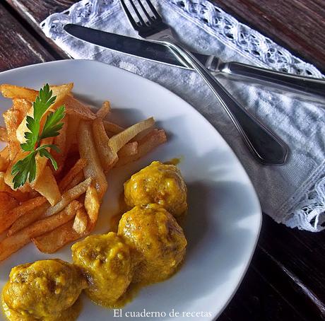 Albóndigas en Salsa de Almendras