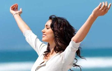 Jesús devuelve la dignidad a la mujer Jesús devuelve la dignidad a la mujer