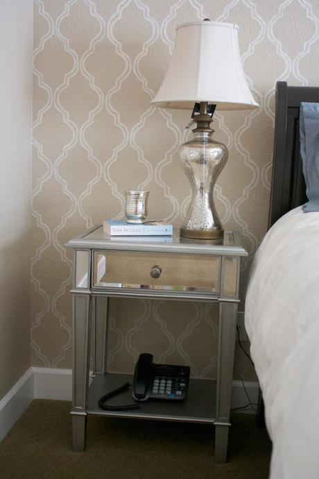 love the mirrored nightstand: 