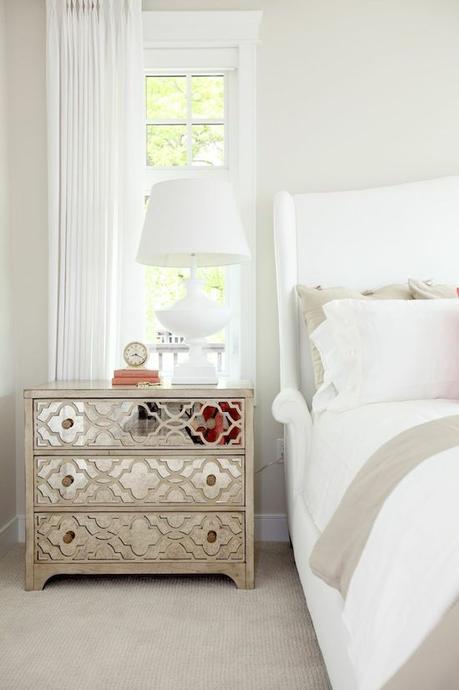 Love this bed and nightstand!: 