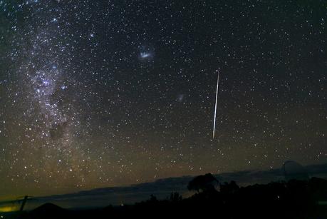 Meteoro brillante sobre el AAT