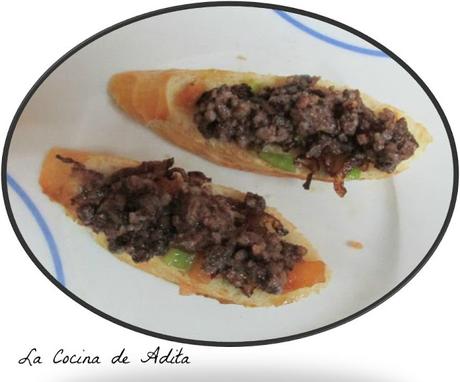 Tapa de morcilla, con gulas Tapa de morcilla, con gulas