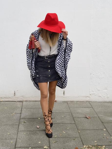 Houndstooth print cape Houndstooth print cape