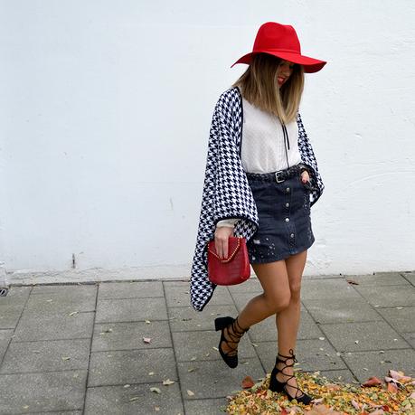Houndstooth print cape Houndstooth print cape