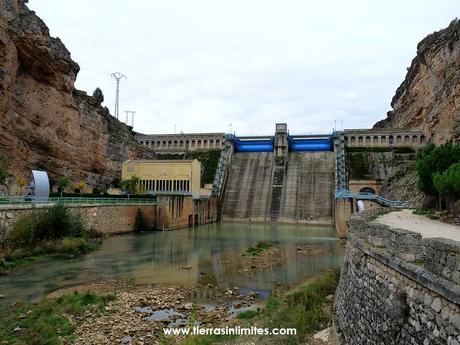 La presa del embalse de Linares