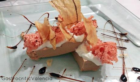 Turrón de Foie al aroma de curry, yogur y rocas bronce Turrón de Foie al aroma de curry, yogur y rocas bronce