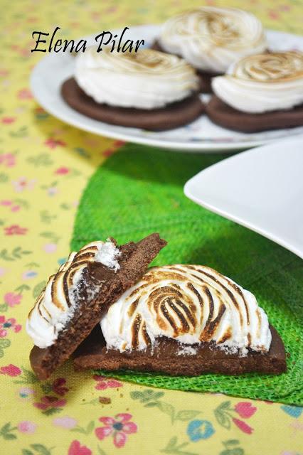 Galletas de chocolate y merengue rellenas de nutella