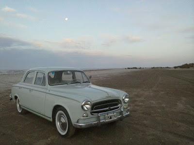 Un Peugeot 403 de viaje