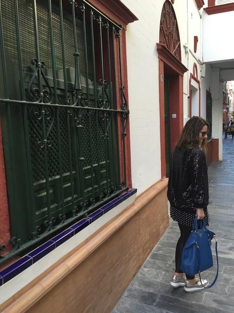 Black and White dots Black and White dots