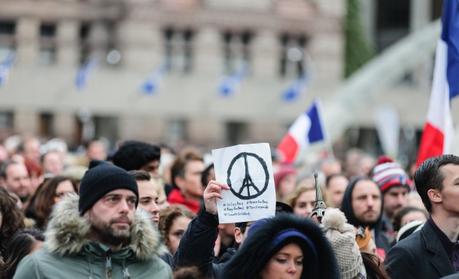 Grandes falsedades tecnofóbicas sobre los atentados terroristas en París