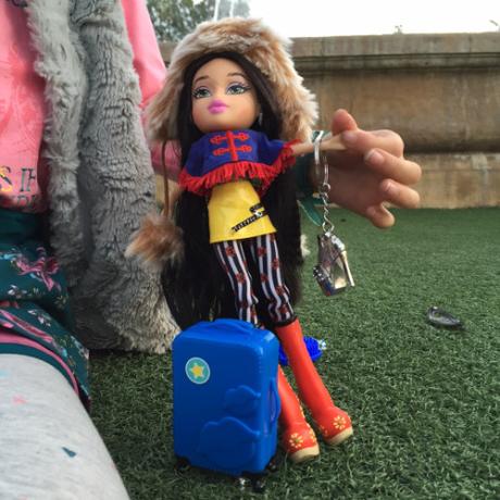 Niñas que juegan con muñecas. Las Bratzs para Navidad Niñas que juegan con muñecas. Las Bratzs para Navidad