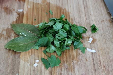 Vídeo receta: Como hacer un caldo de pescado en BÁSICOS DE COCINA