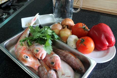 Vídeo receta: Como hacer un caldo de pescado en BÁSICOS DE COCINA