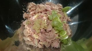 MINI-TARTAS DE ATÚN EN CONSERVA CON CÍTRICOS Y NUECES (Aperitivo Hermanos Marx) MINI-TARTAS DE ATÚN EN CONSERVA CON CÍTRICOS Y NUECES (Aperitivo Hermanos Marx)