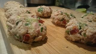 MINI-TARTAS DE ATÚN EN CONSERVA CON CÍTRICOS Y NUECES (Aperitivo Hermanos Marx) MINI-TARTAS DE ATÚN EN CONSERVA CON CÍTRICOS Y NUECES (Aperitivo Hermanos Marx)