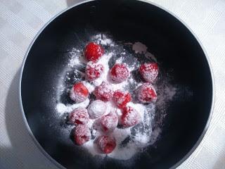 PASTEL DE YOGUR, DÁTILES Y FRAMBUESAS PASTEL DE YOGUR, DÁTILES Y FRAMBUESAS