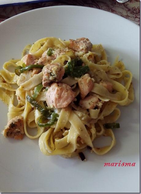 Fetuccini con dados de salmón Fetuccini con dados de salmón