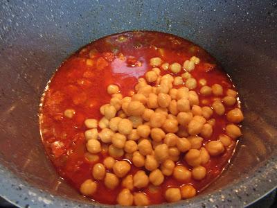 Potaje de garbanzos con patatas olla GM