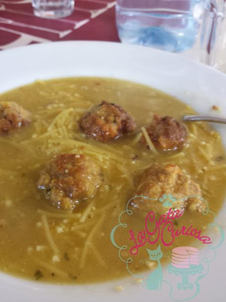 SOPA DE ALBONDIGAS CON AVELLANAS