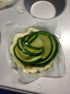 NUGGETS DE POLLO CON ROSAS DE CALABACÍN NUGGETS DE POLLO CON ROSAS DE CALABACÍN