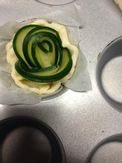 NUGGETS DE POLLO CON ROSAS DE CALABACÍN NUGGETS DE POLLO CON ROSAS DE CALABACÍN