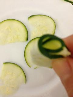 NUGGETS DE POLLO CON ROSAS DE CALABACÍN NUGGETS DE POLLO CON ROSAS DE CALABACÍN