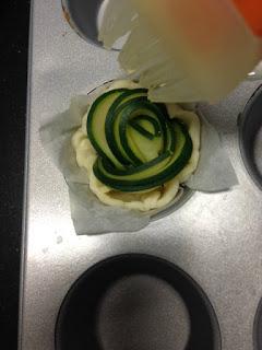 NUGGETS DE POLLO CON ROSAS DE CALABACÍN NUGGETS DE POLLO CON ROSAS DE CALABACÍN